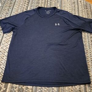 Under Armour Men's Navy Blue Shirt Size XL. EUC